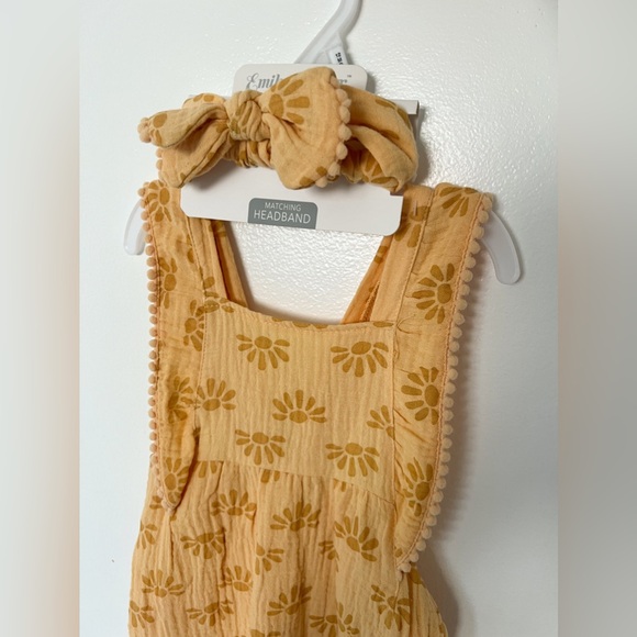 NWT Emily and Oliver | 2 piece Daisy Gauze Sleeveless Romper & Headband set - Picture 5 of 9